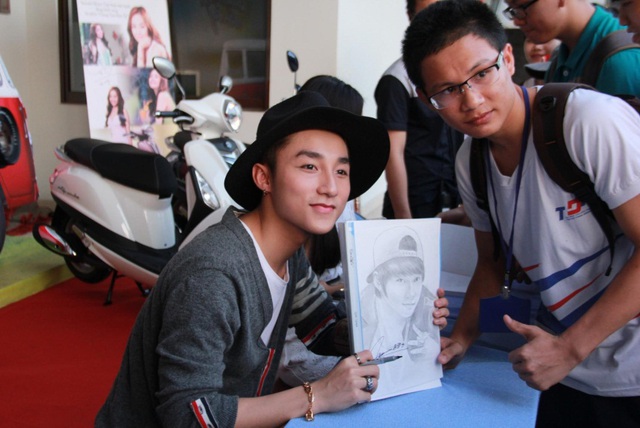 D&agrave;n sao "Ch&agrave;ng trai năm ấy" khuấy động trường ĐH T&ocirc;n Đức Thắng 3