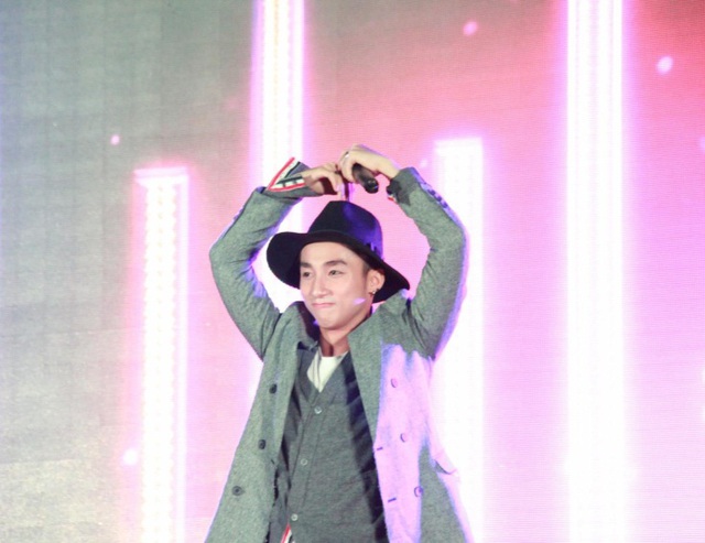 D&agrave;n sao "Ch&agrave;ng trai năm ấy" khuấy động trường ĐH T&ocirc;n Đức Thắng 10