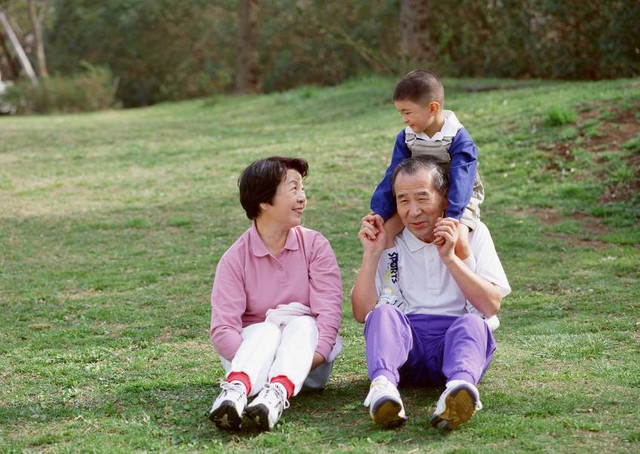 3 điều nên làm khi chăm sóc cha mẹ già 1