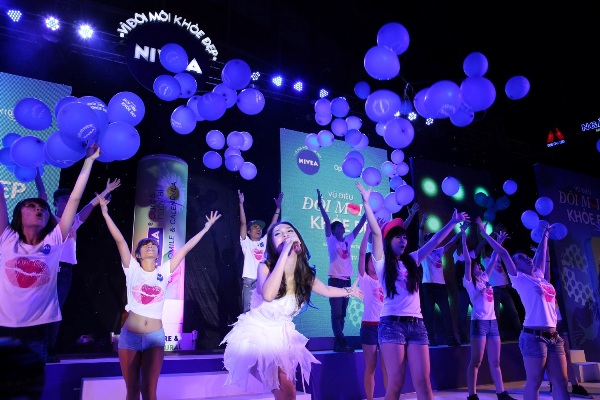 Hiền Thục: "Đôi môi bạn có thể thay đổi cả tương lai" 5 Hiền Thục: "Đôi môi bạn có thể thay đổi cả tương lai" 5