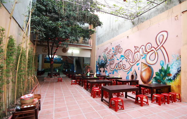 H&agrave; Nội: Đ&atilde; miệng m&oacute;n lẩu ốc với sủi cảo cực lạ 9
