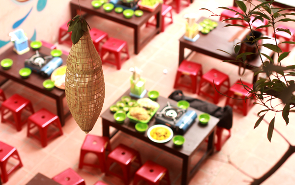 H&agrave; Nội: Đ&atilde; miệng m&oacute;n lẩu ốc với sủi cảo cực lạ 11