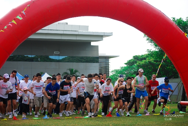 Đại học Quốc tế RMIT tổ chức Fun run 2013 1