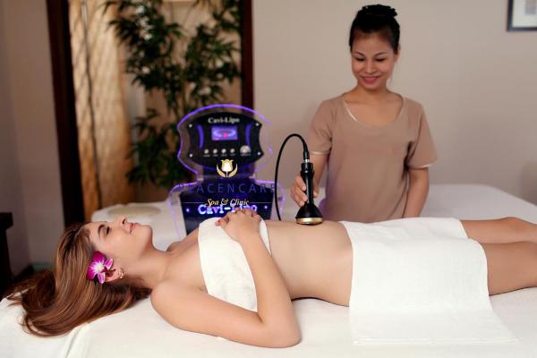 Bắt gặp mẫu t&acirc;y Andrea Aybar đi giảm b&eacute;o tại spa 5