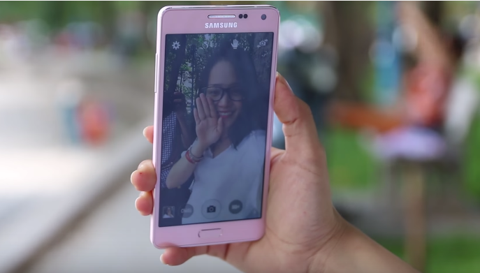 Bộ đôi Samsung Galaxy A3 & A5 màu hồng cho cô nàng mê "selfie"