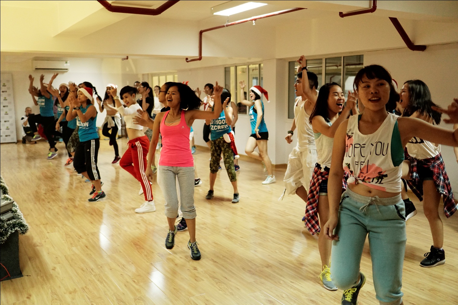Đẹp hiện đại, năng động c&ugrave;ng Zumba - Ảnh 1.