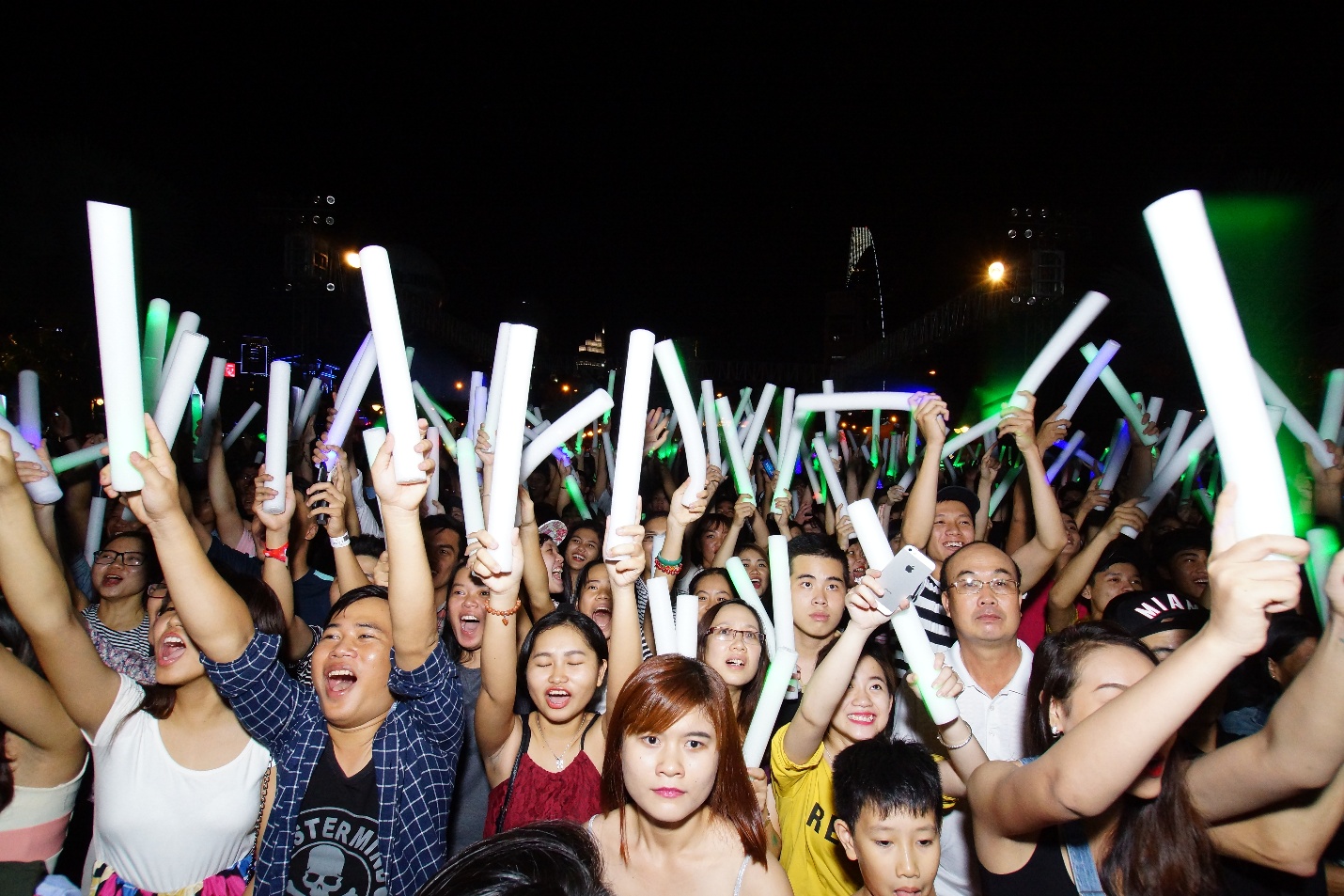 Dạ tiệc VPBank Countdown: “Quẩy” với EDM thuần Việt - Ảnh 1.