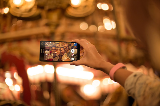 Truy tìm smartphone giúp phái đẹp selfie bất tận mùa xuân - Ảnh 2.