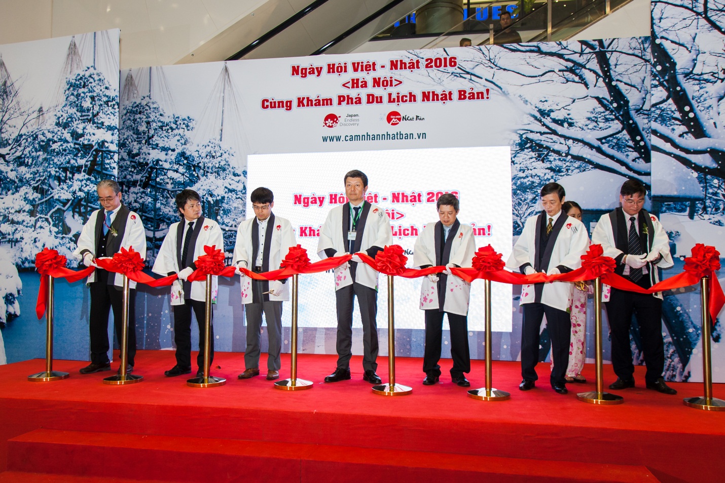 Ca sĩ Noo Phước Thịnh g&acirc;y &ldquo;b&atilde;o&rdquo; tại Ng&agrave;y hội Việt &ndash; Nhật - Ảnh 4.