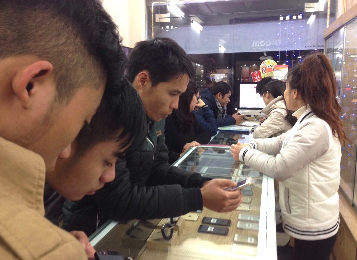 Tại sao người dùng đổ xô đi mua iPhone dịp đầu năm? - Ảnh 2.