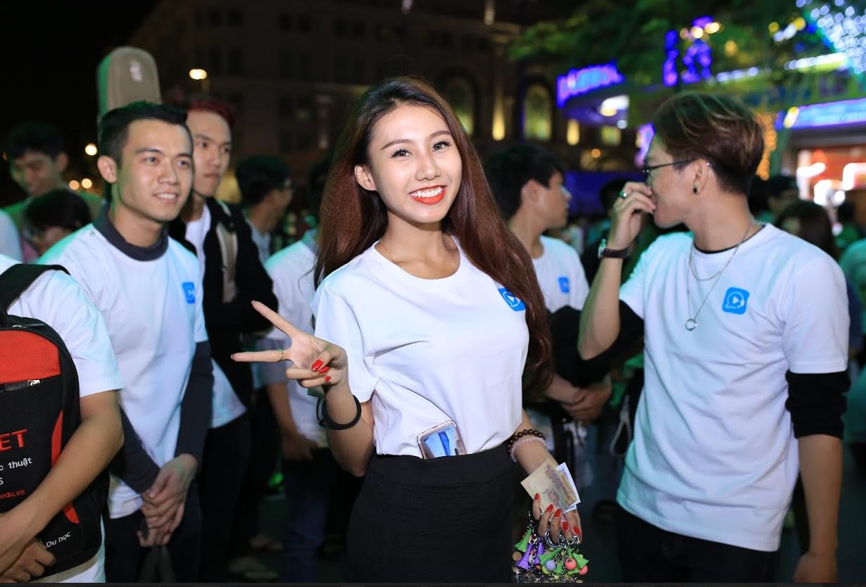 Dàn nam thanh, nữ tú “đại náo” phố đi bộ Nguyễn Huệ - Ảnh 9.