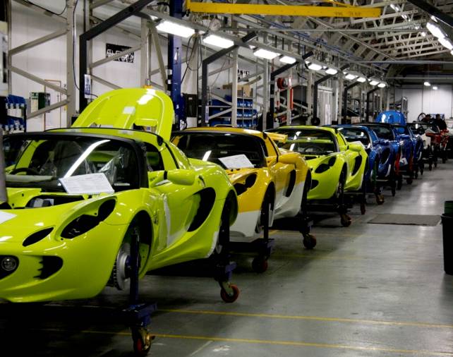 Ng&agrave;nh C&ocirc;ng nghệ kỹ thuật &ocirc; t&ocirc; trải thảm đỏ đ&oacute;n người t&agrave;i - Ảnh 1.