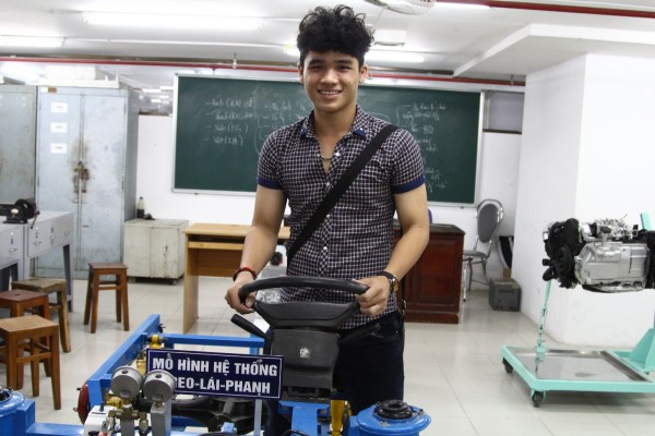 Ng&agrave;nh C&ocirc;ng nghệ kỹ thuật &ocirc; t&ocirc; trải thảm đỏ đ&oacute;n người t&agrave;i - Ảnh 3.