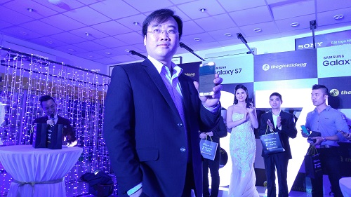 Ngọc Hân, Lan Khuê khoe vẻ đẹp gợi cảm cùng trải nghiệm Galaxy S7 - Ảnh 2.