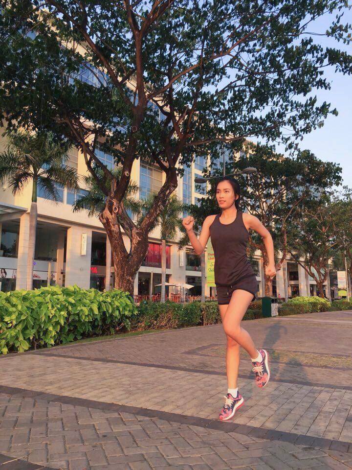 Sao Việt phối đồ thể thao khỏe khoắn - Ảnh 1.