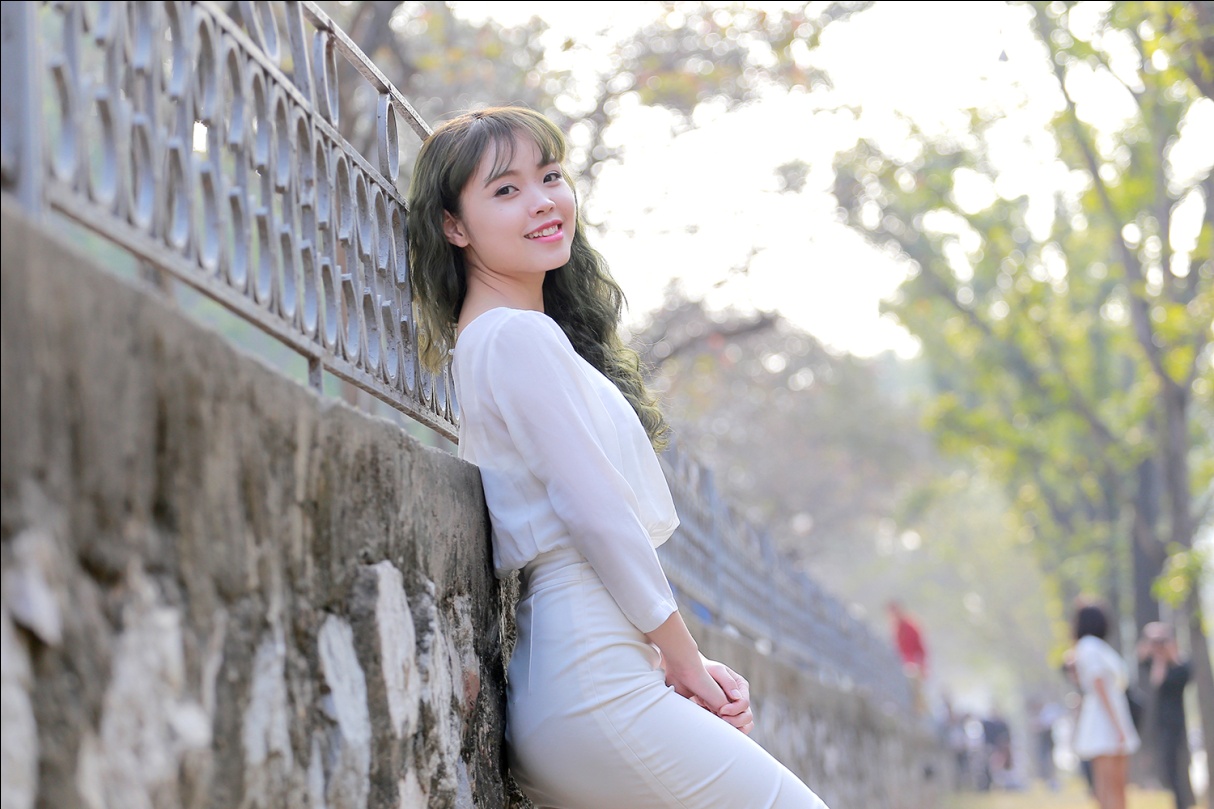 Những 9X sở hữu mắt đẹp không kém Song Hye Kyo trong “Hậu duệ mặt trời” - Ảnh 2.