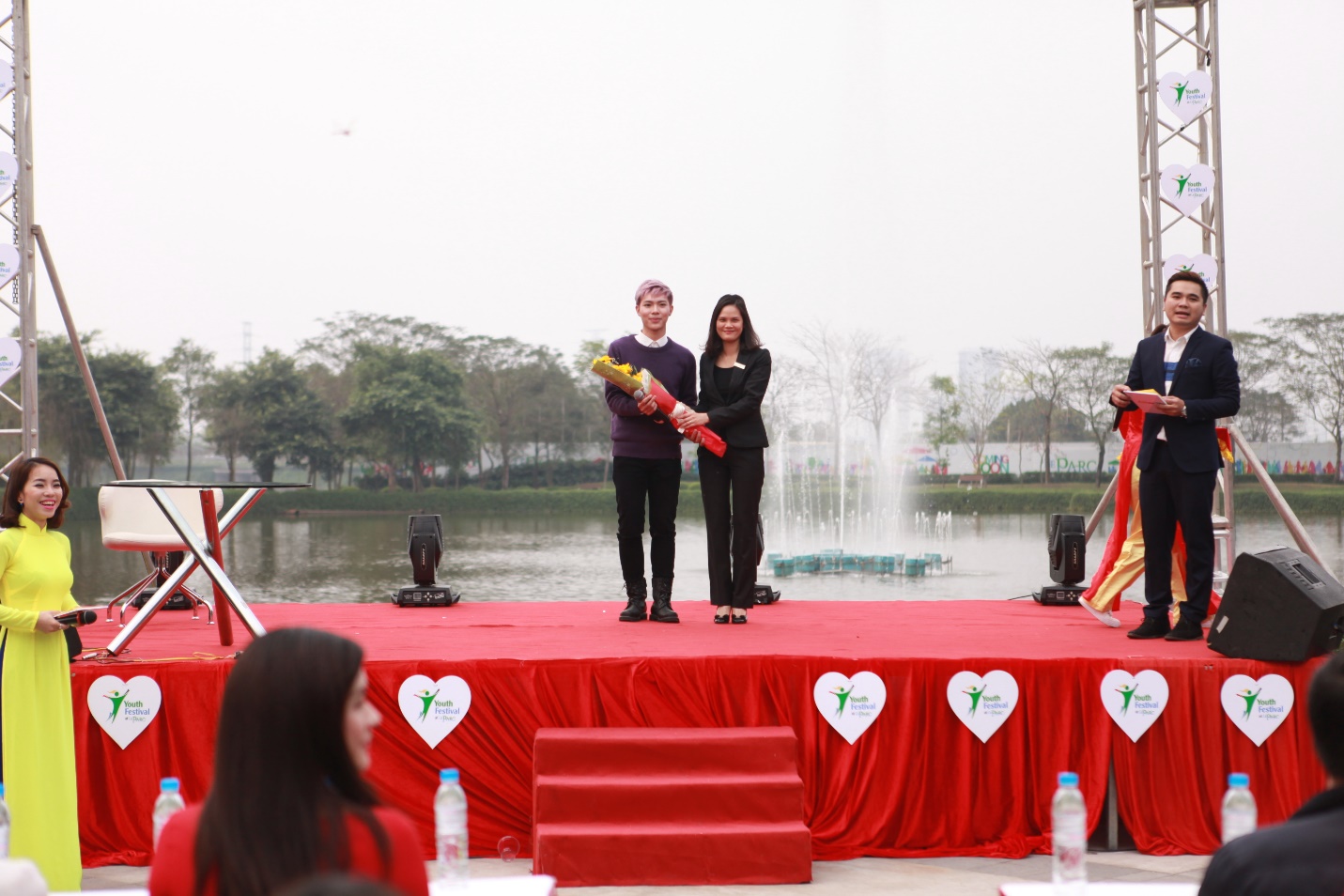 Ca sĩ Duy Khoa, Erik St.319 hòa cùng giới trẻ trong ngày hội hiến máu - Ảnh 2.