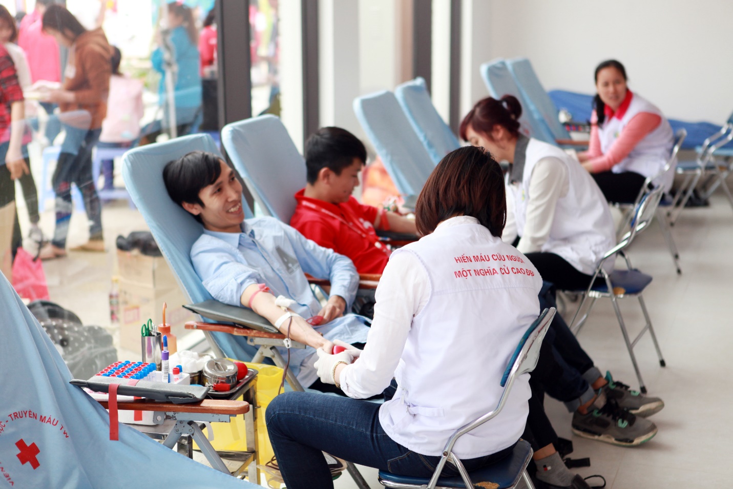 Ca sĩ Duy Khoa, Erik St.319 hòa cùng giới trẻ trong ngày hội hiến máu - Ảnh 5.