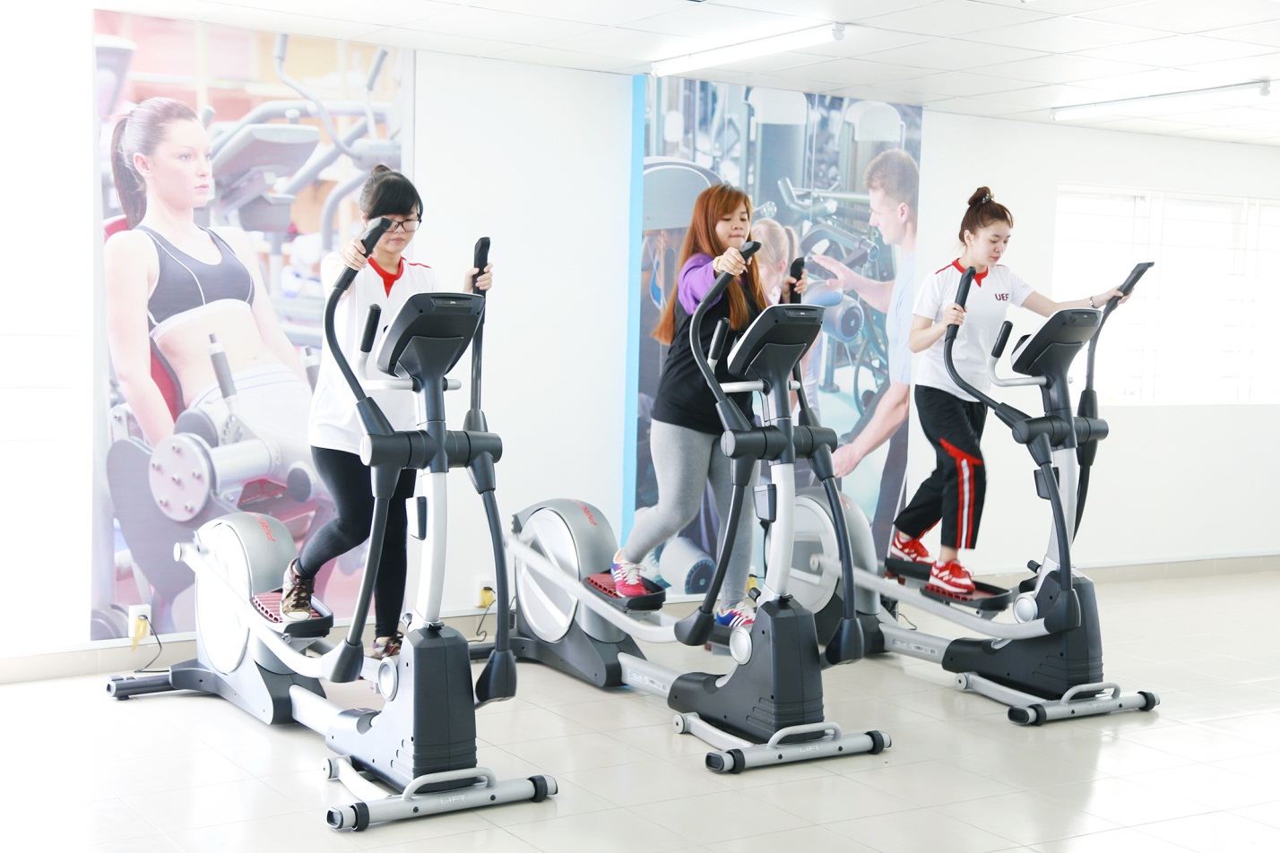 Choáng ngợp trước phòng Gym đẳng cấp của sinh viên UEF - Ảnh 2.