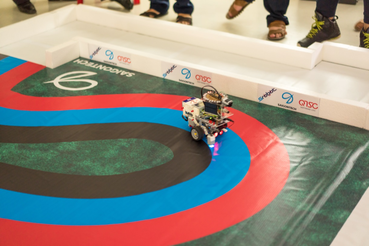 Lộ diện đội v&ocirc; địch cuộc thi SaigonTech SRobot lần IV 2016 - Ảnh 2.