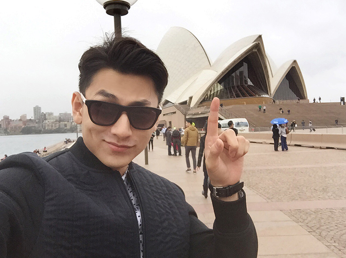 Kh&aacute;m ph&aacute; phong c&aacute;ch selfie khiến fan m&ecirc; mệt của 365 - Ảnh 1.
