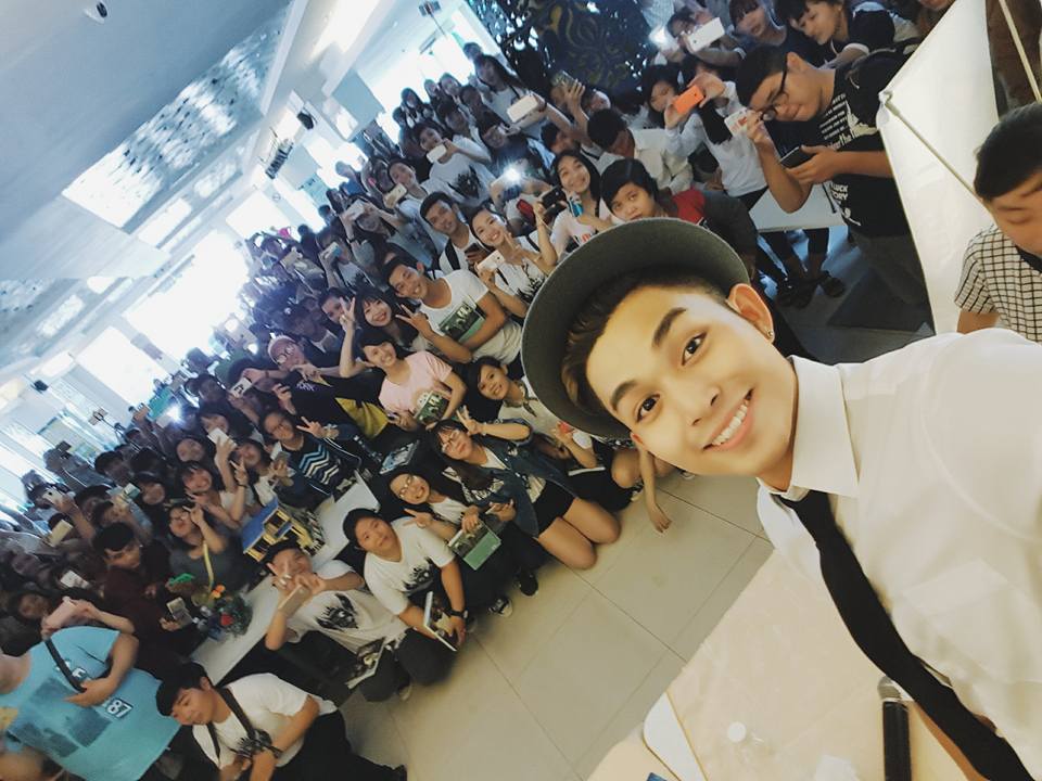 Kh&aacute;m ph&aacute; phong c&aacute;ch selfie khiến fan m&ecirc; mệt của 365 - Ảnh 4.
