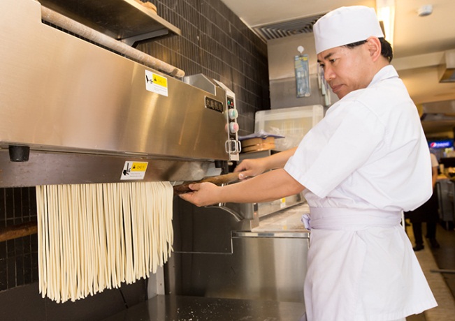 Kh&aacute;m ph&aacute; m&igrave; Udon trứ danh tại kh&ocirc;ng gian ẩm thực Nhật Bản - Ảnh 1.