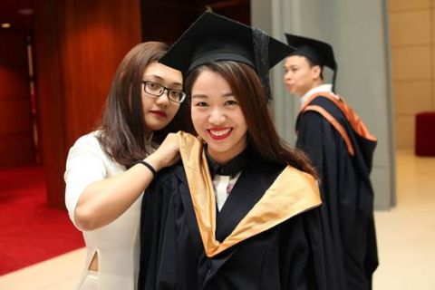 Chương tr&igrave;nh li&ecirc;n kết ĐH La Trobe - ĐH H&agrave; Nội tổ chức lễ tốt nghiệp năm 2016 - Ảnh 2.