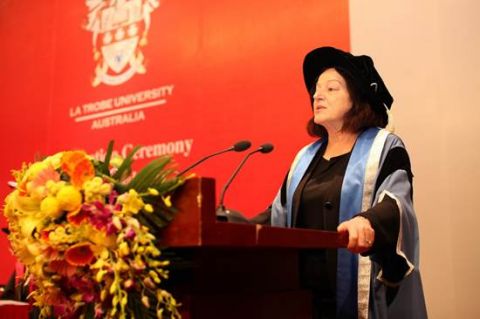 Chương tr&igrave;nh li&ecirc;n kết ĐH La Trobe - ĐH H&agrave; Nội tổ chức lễ tốt nghiệp năm 2016 - Ảnh 3.