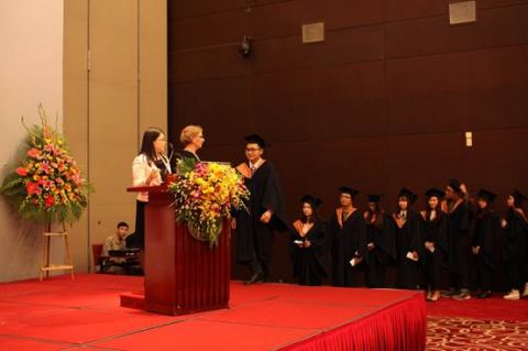 Chương tr&igrave;nh li&ecirc;n kết ĐH La Trobe - ĐH H&agrave; Nội tổ chức lễ tốt nghiệp năm 2016 - Ảnh 4.