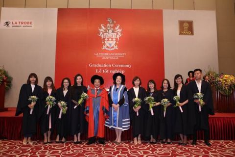 Chương tr&igrave;nh li&ecirc;n kết ĐH La Trobe - ĐH H&agrave; Nội tổ chức lễ tốt nghiệp năm 2016 - Ảnh 7.