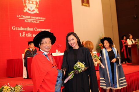 Chương tr&igrave;nh li&ecirc;n kết ĐH La Trobe - ĐH H&agrave; Nội tổ chức lễ tốt nghiệp năm 2016 - Ảnh 8.