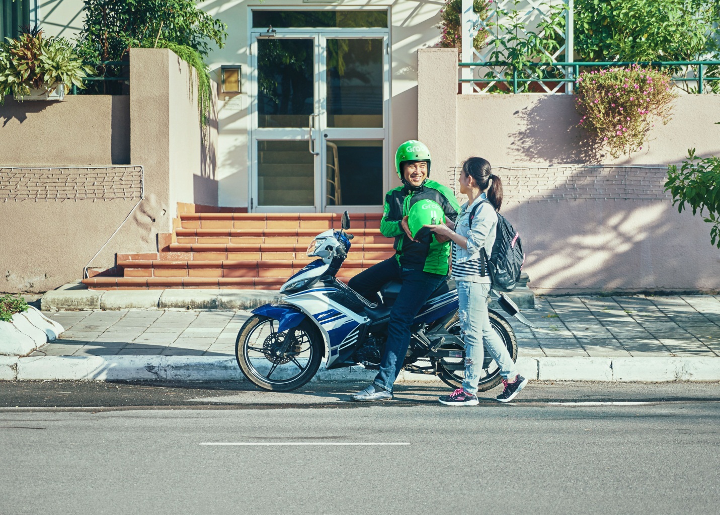 Ngất ng&acirc;y trước gi&aacute; si&ecirc;u rẻ của &ldquo;so&aacute;i ca&rdquo; GrabBike - Ảnh 2.