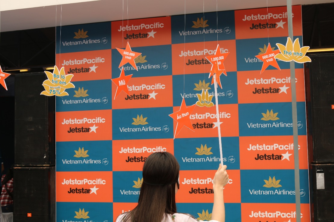 Jetstar Pacific và Vietnam Airline đồng diễn flashmob “một nhà” cực đỉnh - Ảnh 5.