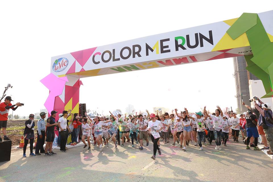 Giới trẻ H&agrave; Nội h&agrave;o hứng săn 1.000 v&eacute; La Vie Color Me Run - Ảnh 1.