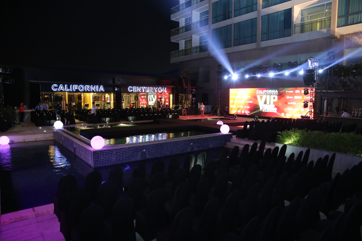 Hồ Vĩnh Khoa nam t&iacute;nh với suit lịch l&atilde;m dự si&ecirc;u event California Nha Trang - Ảnh 1.