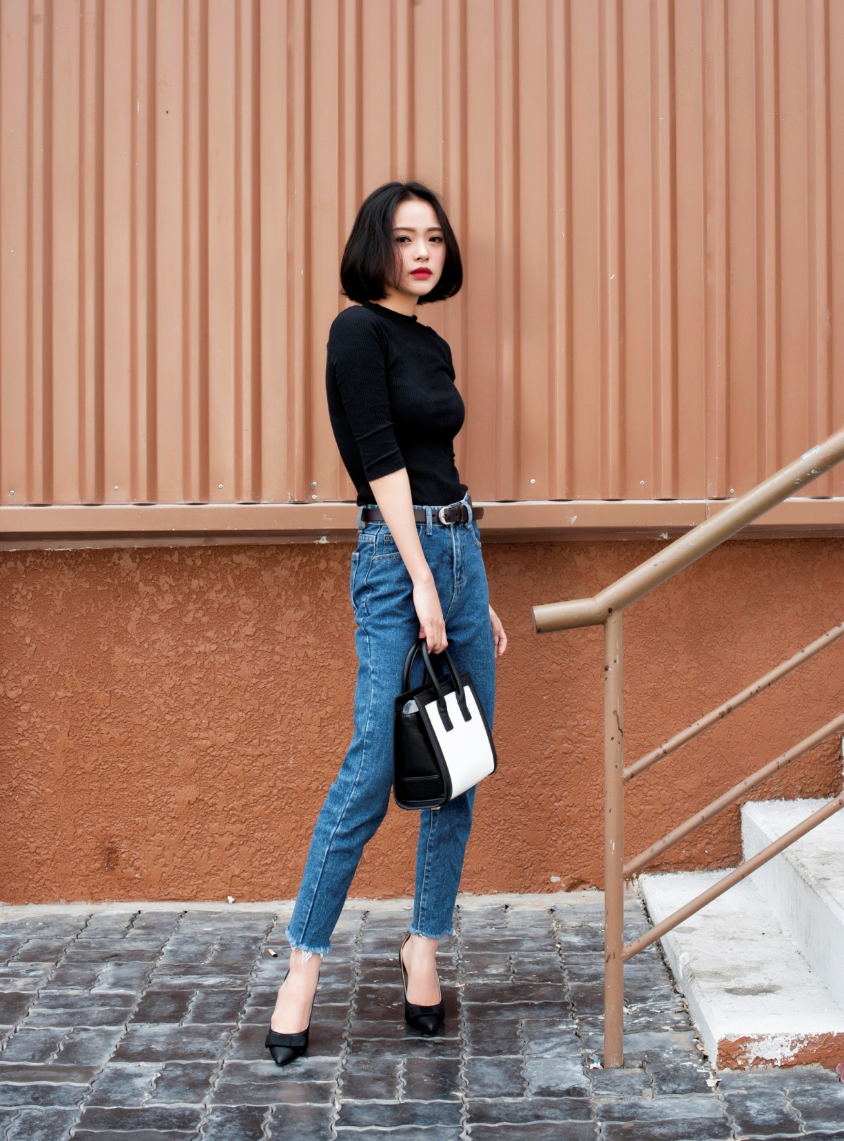 Streetstyle không thể rời mắt với phụ kiện tối giản mà ấn tượng - Ảnh 2.