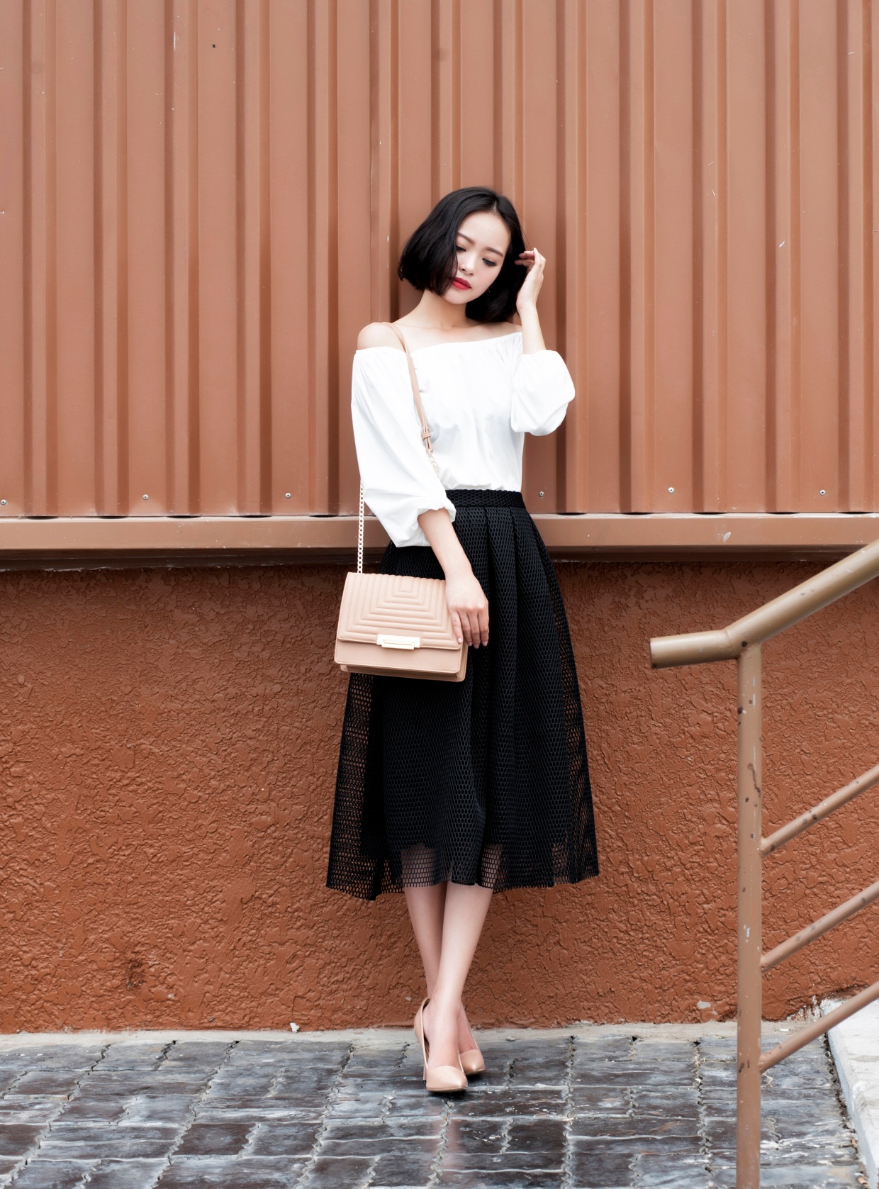 Streetstyle không thể rời mắt với phụ kiện tối giản mà ấn tượng - Ảnh 3.