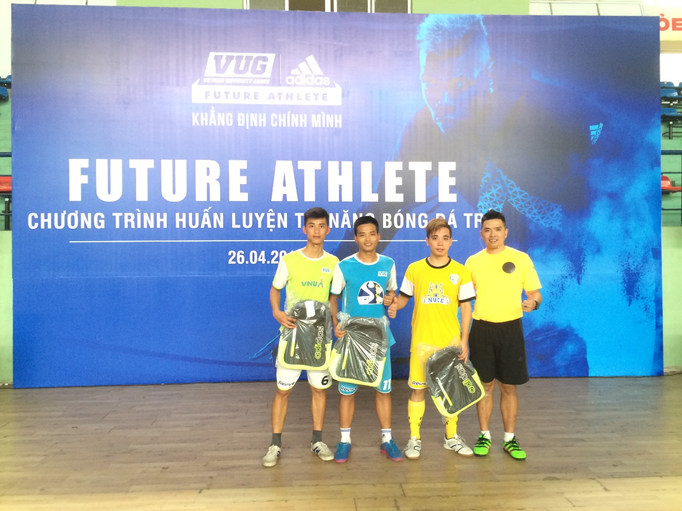 Giới trẻ hứng khởi với chương trình huấn luyện tài năng bóng đá trẻ Future Athlete - Ảnh 2.