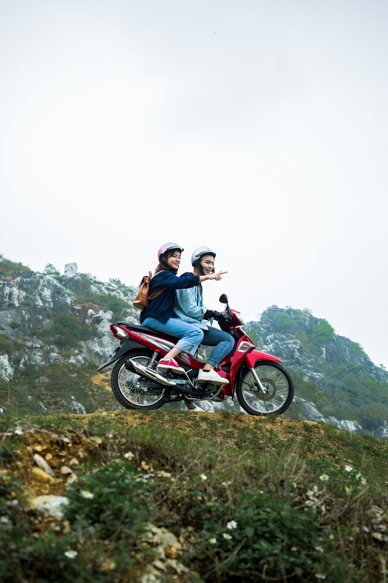 Sau tất cả, Erik lại rủ r&ecirc; hotgirl T&uacute; Linh &ldquo;đi trốn&rdquo; - Ảnh 6.