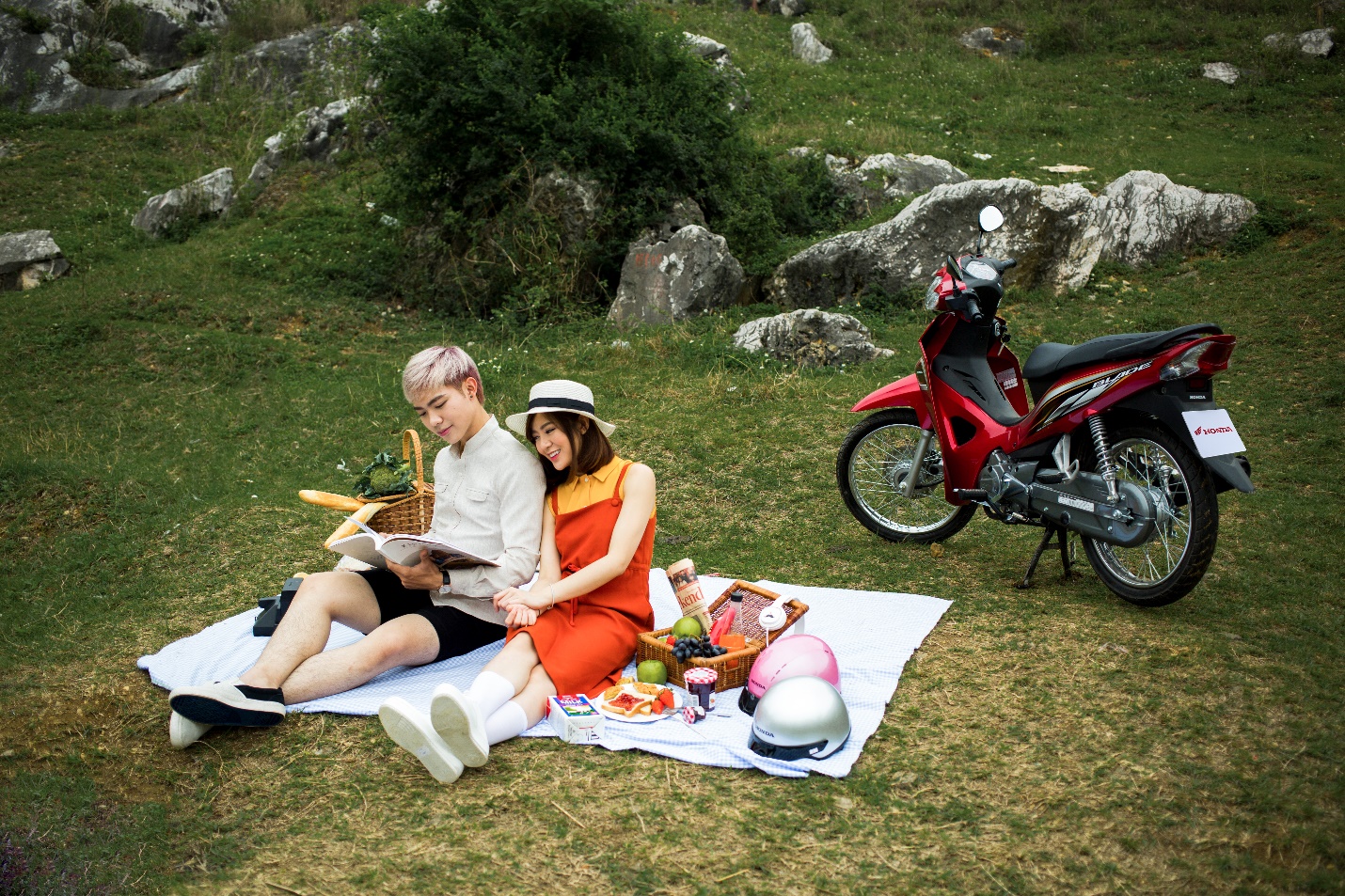 Sau tất cả, Erik lại rủ r&ecirc; hotgirl T&uacute; Linh &ldquo;đi trốn&rdquo; - Ảnh 11.