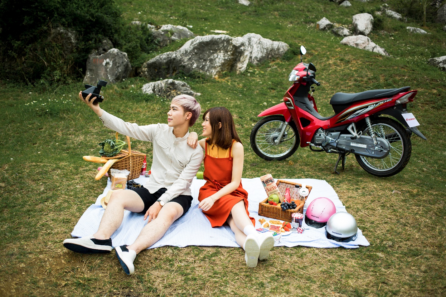 Sau tất cả, Erik lại rủ r&ecirc; hotgirl T&uacute; Linh &ldquo;đi trốn&rdquo; - Ảnh 13.