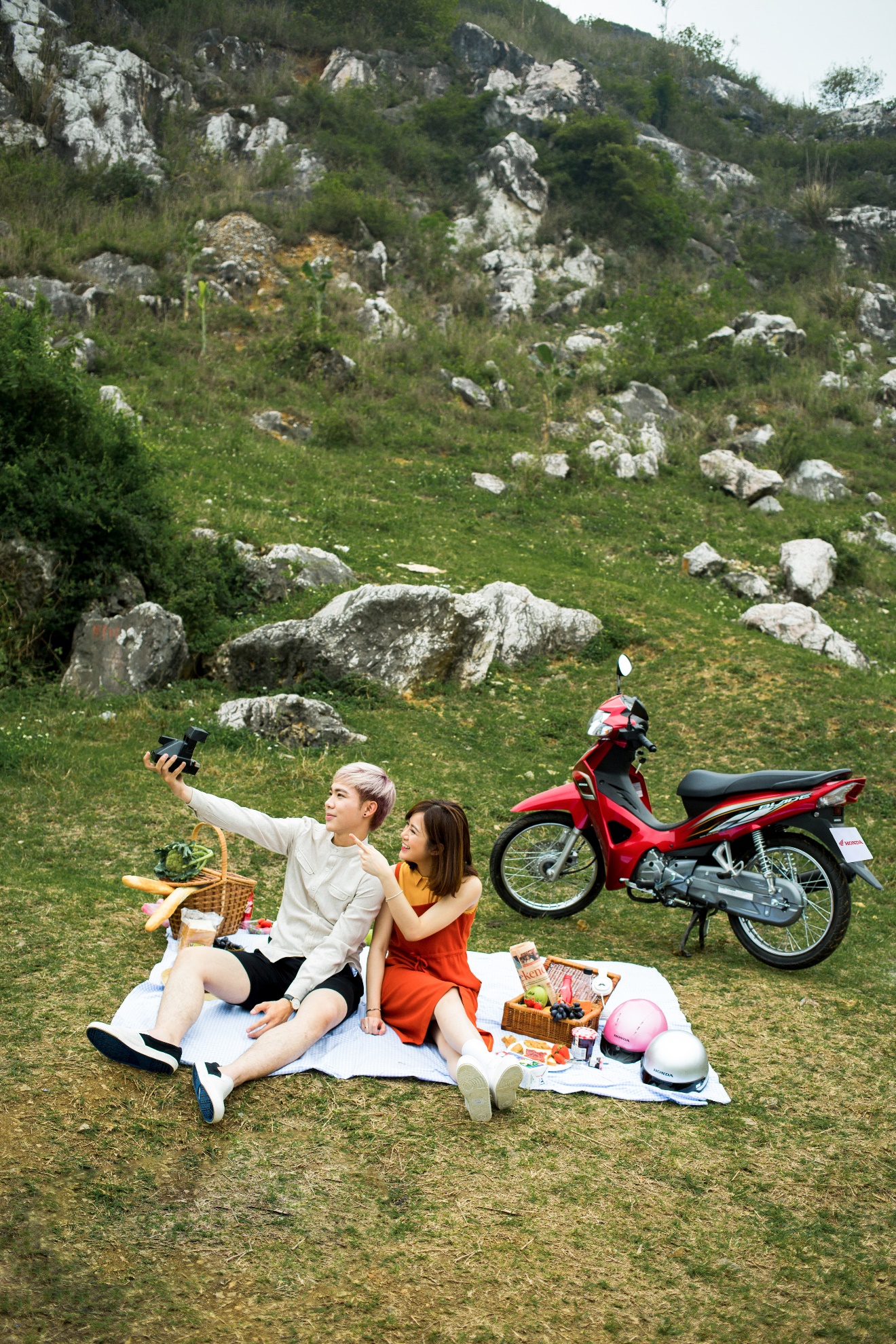 Sau tất cả, Erik lại rủ r&ecirc; hotgirl T&uacute; Linh &ldquo;đi trốn&rdquo; - Ảnh 14.