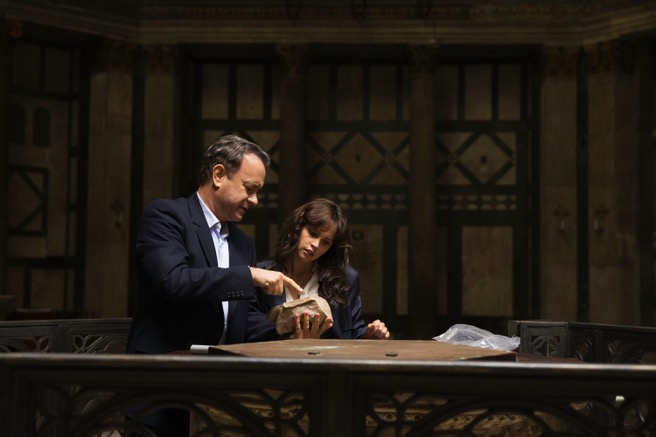 Tom Hanks tiếp tục hành trình giải mã bí ẩn trong trailer đầy kịch tính của Hỏa ngục - Ảnh 2.