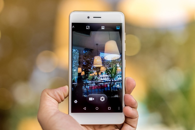 Đập hộp LAI Yuna C – Smartphone thời trang giá sinh viên - Ảnh 4.