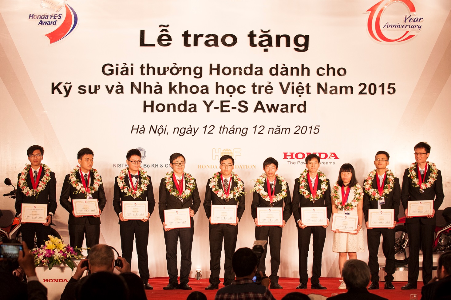 Giải thưởng hấp dẫn dành cho các bạn trẻ đam mê công nghệ 2016 - Ảnh 1.