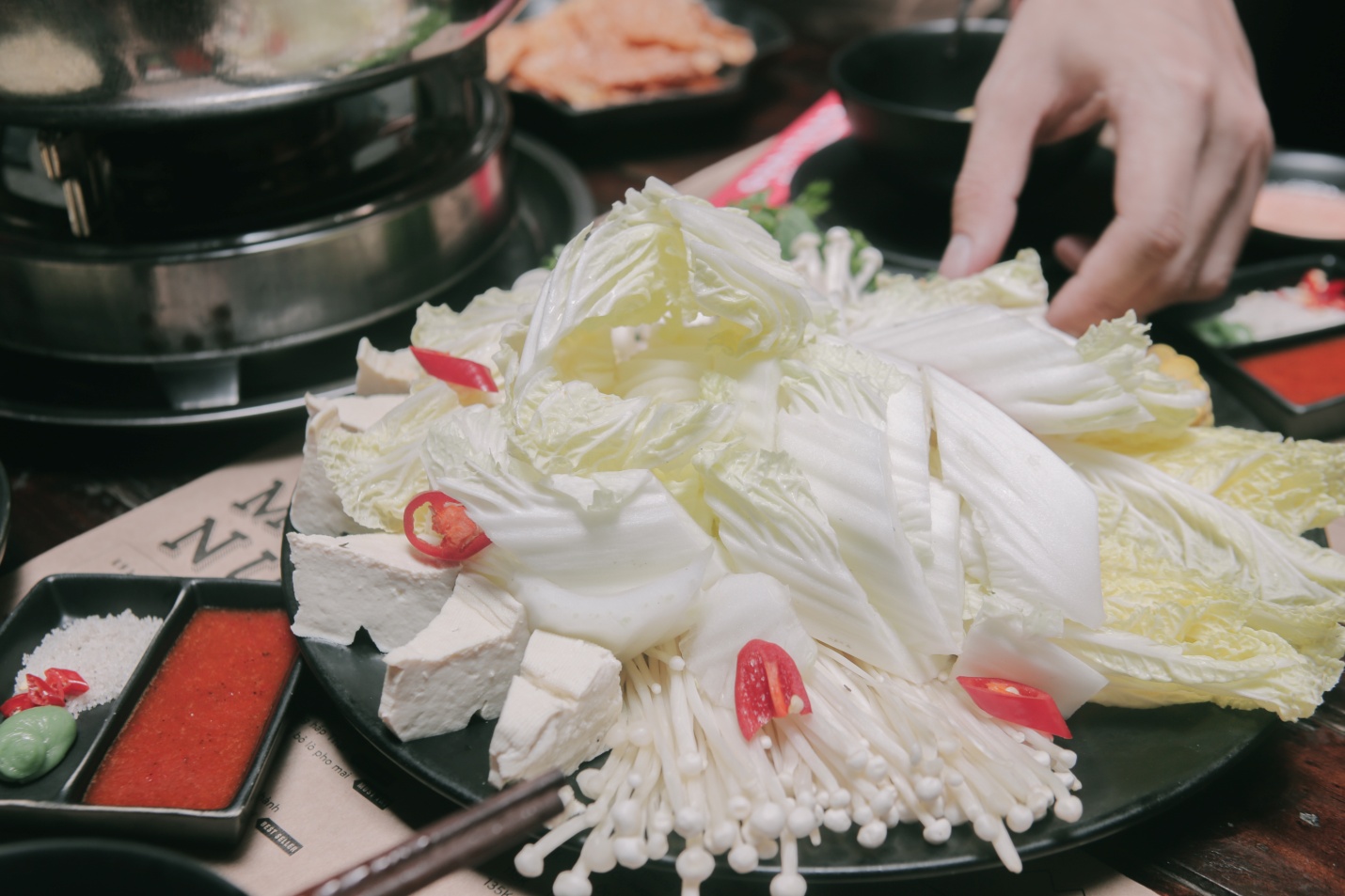 Lẩu kim chi - M&oacute;n mới chắc chắn phải thử tr&ecirc;n phố Đường Th&agrave;nh - Ảnh 5.