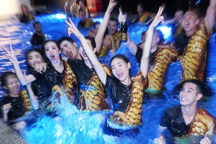 Kh&aacute;nh My, Diễm My v&agrave; Xu&acirc;n Lan &ldquo;quậy&rdquo; tưng bừng trong đ&ecirc;m tiệc - Ảnh 10.