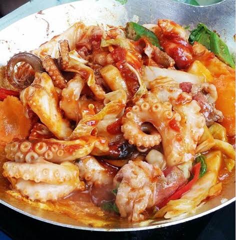 Đột nhập chuỗi nhà hàng Phủi đông nghẹt khách - Ảnh 4.