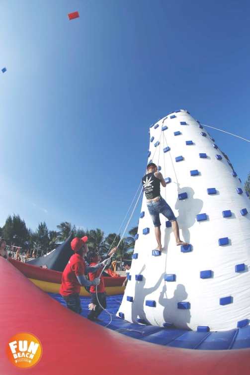 Giới trẻ bùng nổ cùng Fun Beach Festival - Ảnh 3.